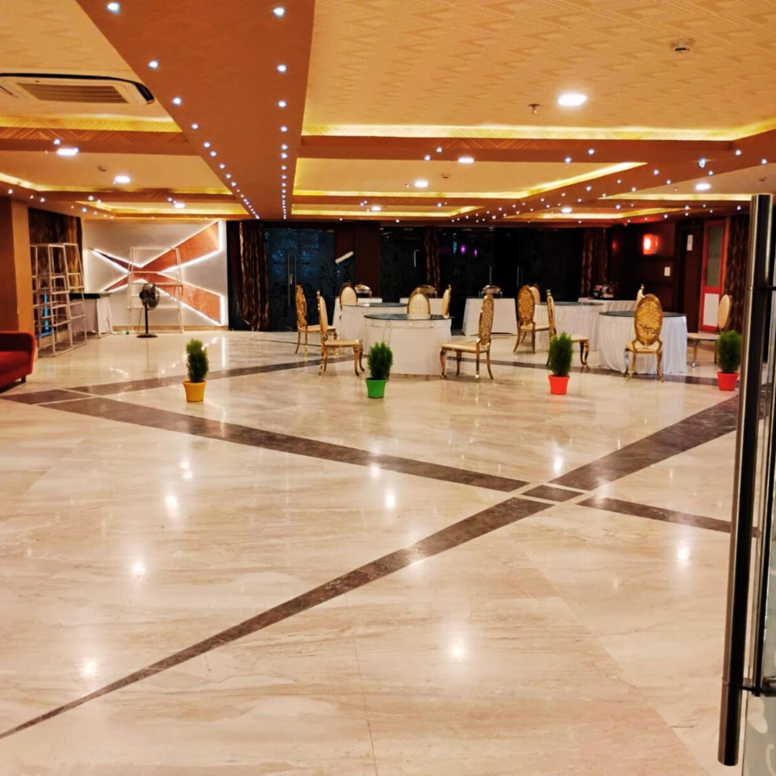 Hotel Lake View Grand Лакнау Екстериор снимка
