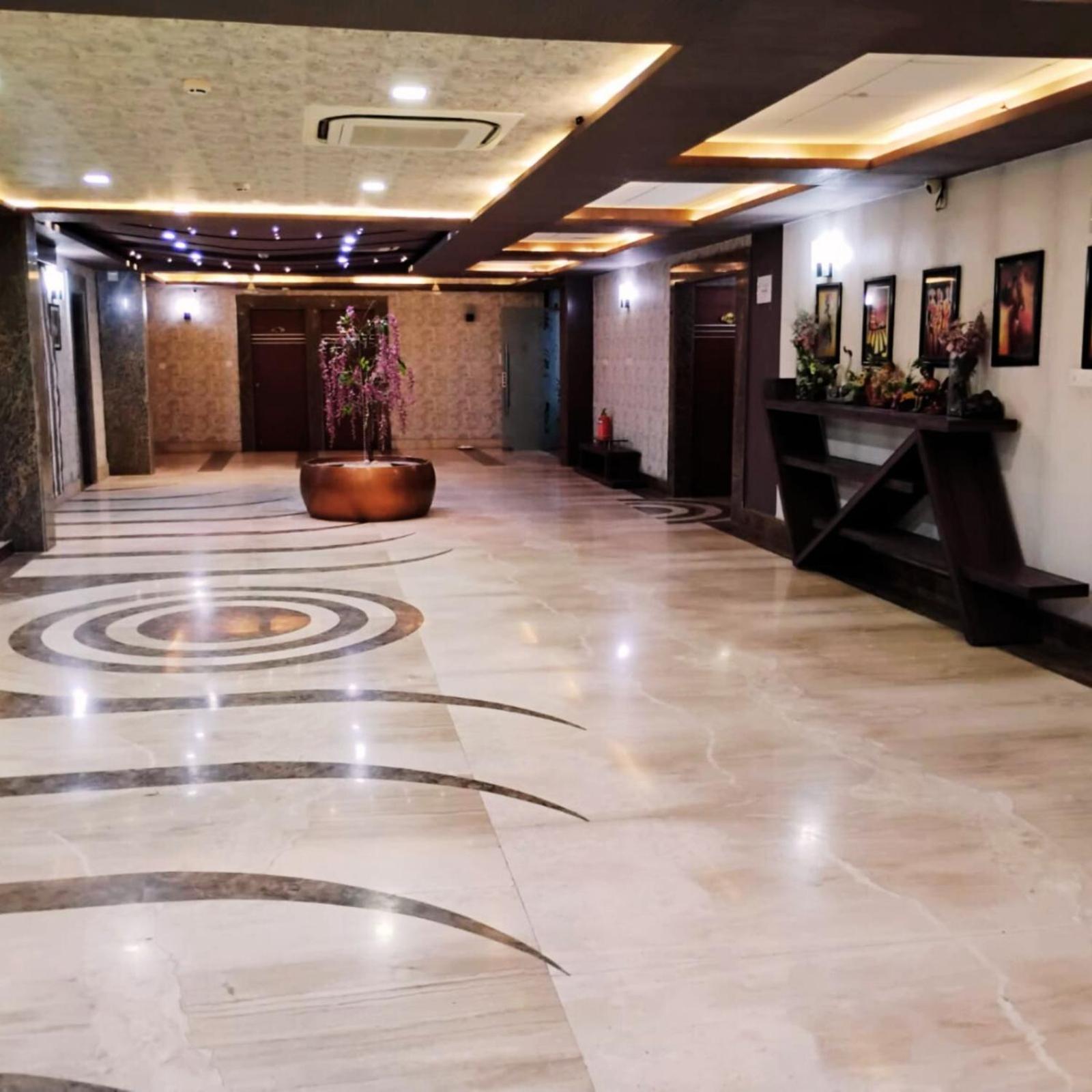 Hotel Lake View Grand Лакнау Екстериор снимка