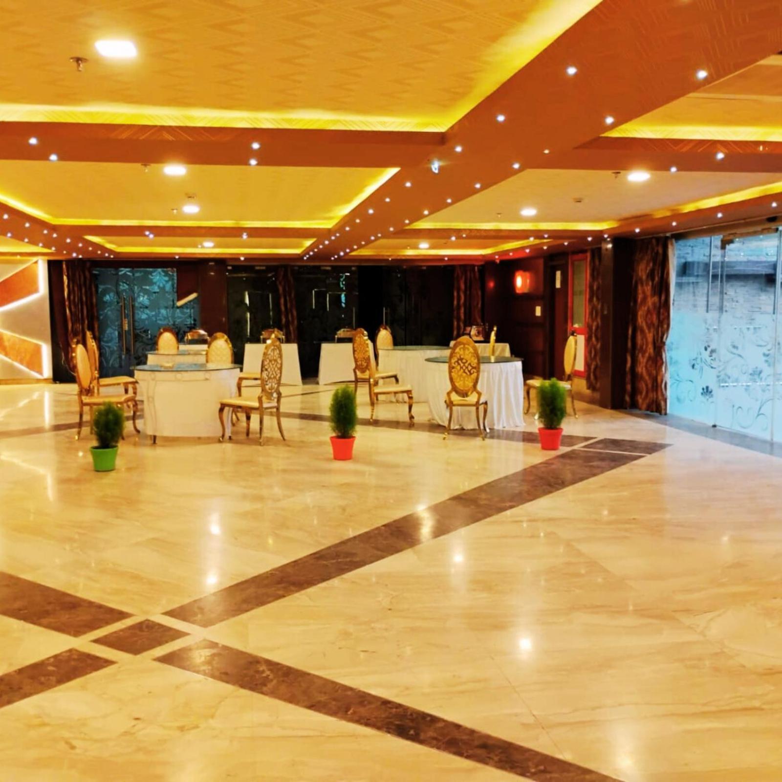 Hotel Lake View Grand Лакнау Екстериор снимка