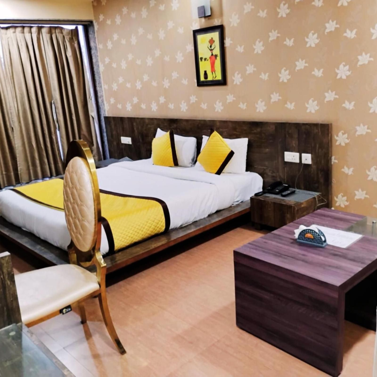 Hotel Lake View Grand Лакнау Екстериор снимка