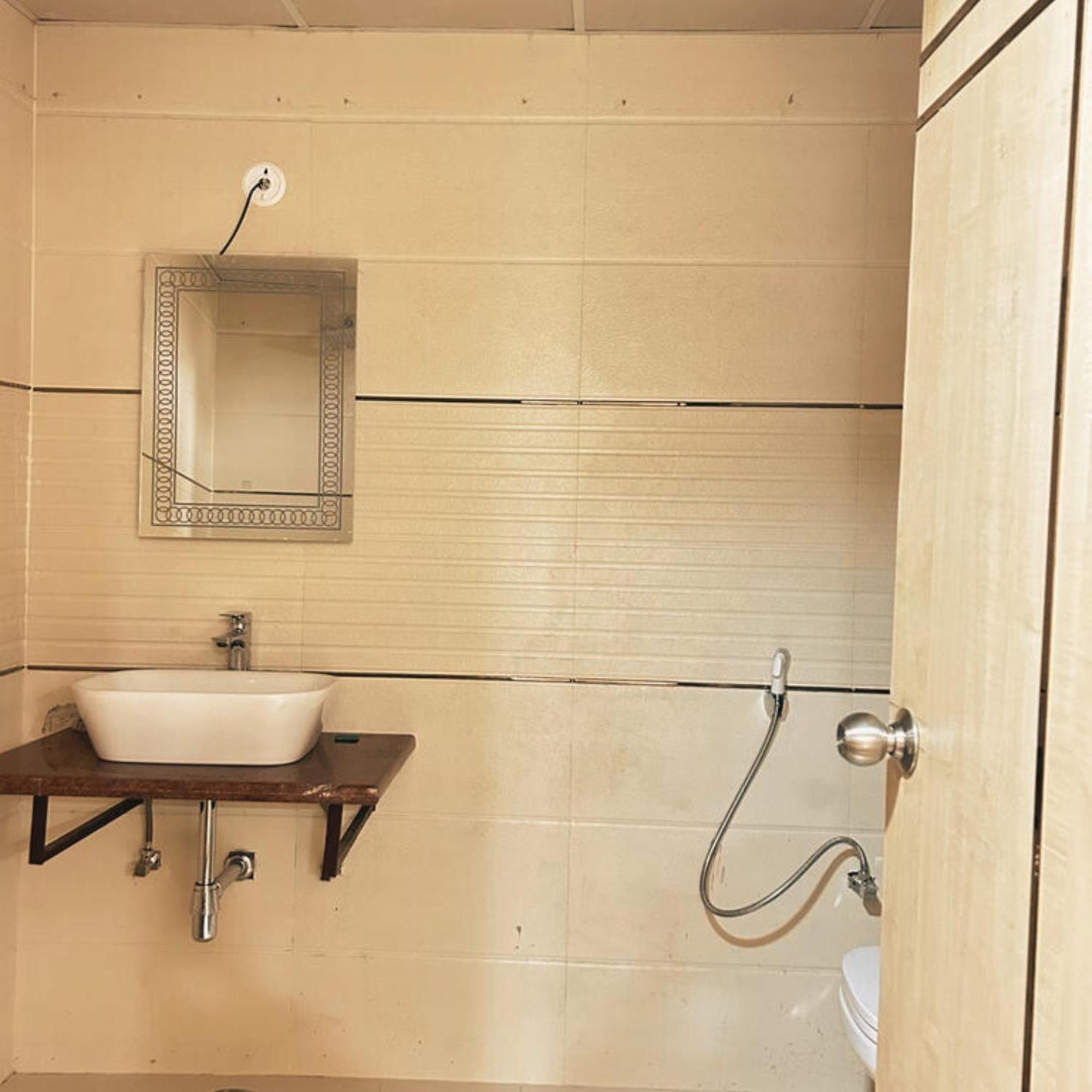Hotel Lake View Grand Лакнау Екстериор снимка