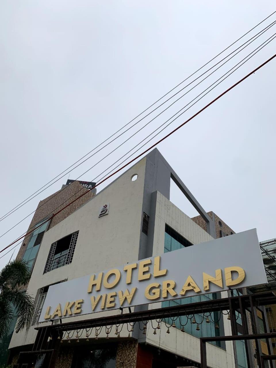 Hotel Lake View Grand Лакнау Екстериор снимка