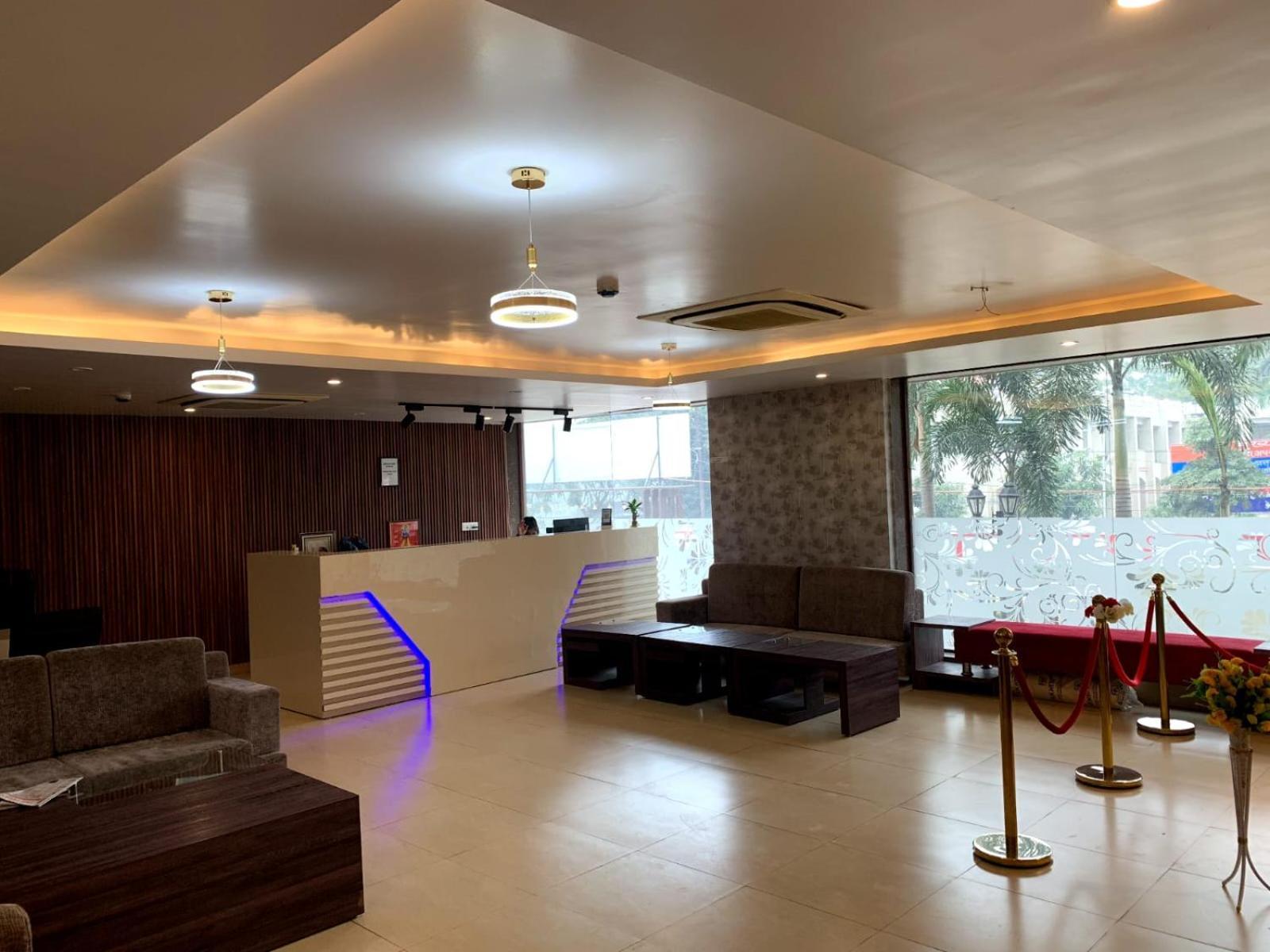 Hotel Lake View Grand Лакнау Екстериор снимка