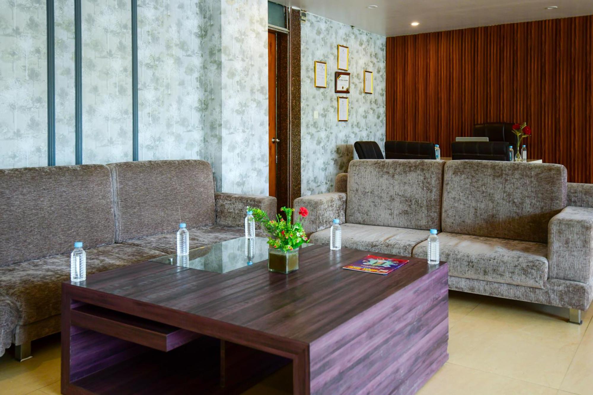 Hotel Lake View Grand Лакнау Екстериор снимка
