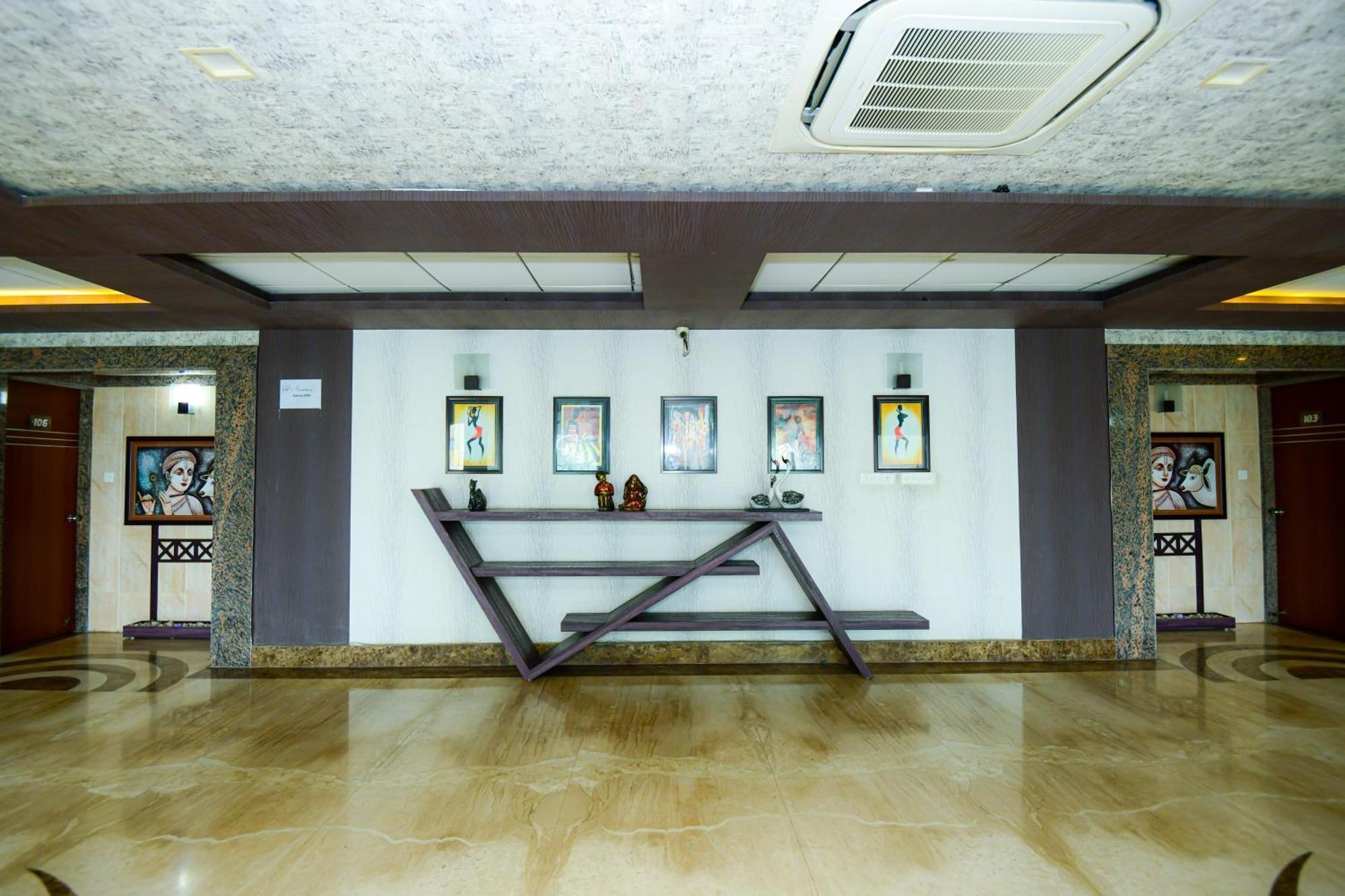 Hotel Lake View Grand Лакнау Екстериор снимка