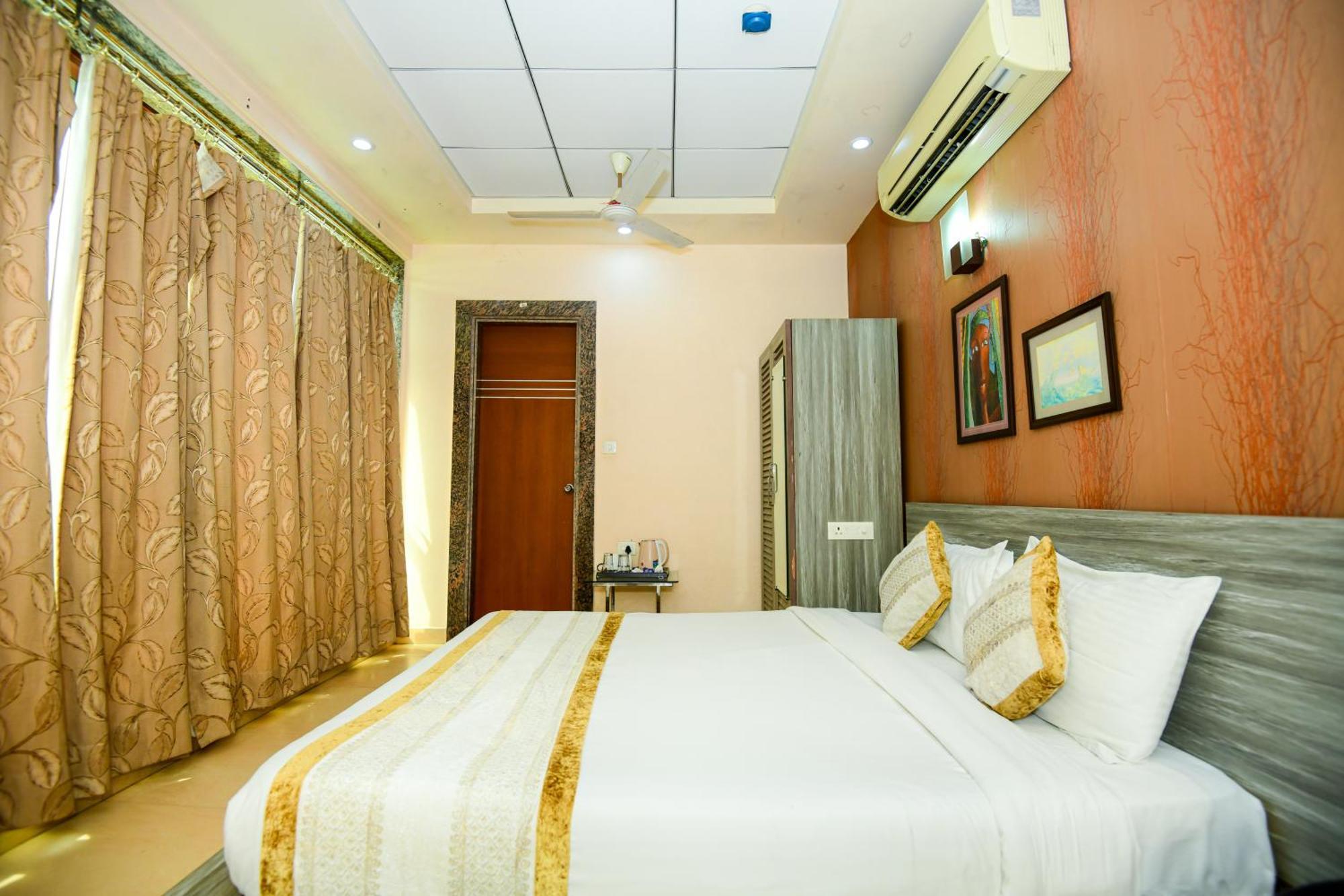 Hotel Lake View Grand Лакнау Екстериор снимка