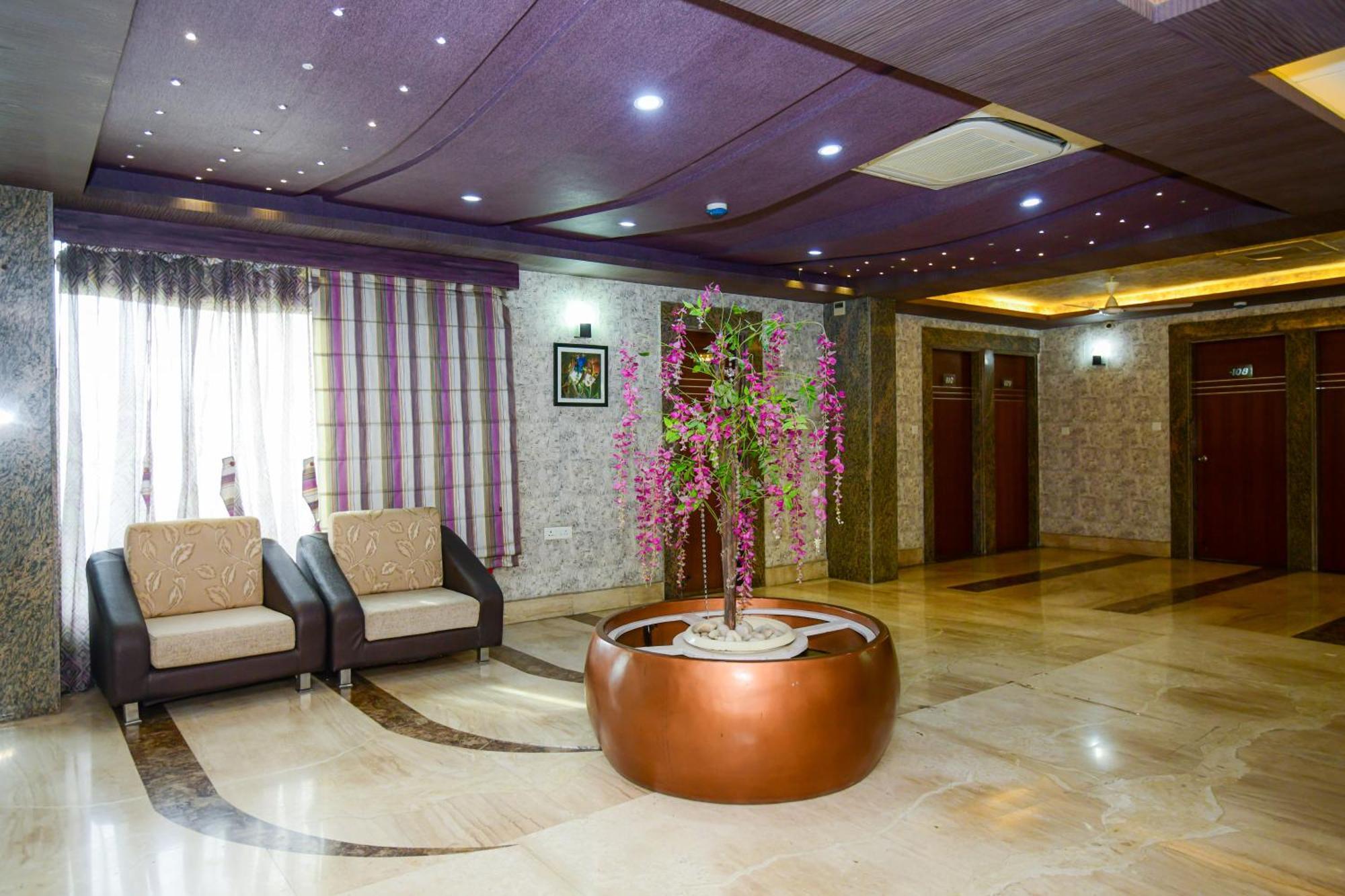 Hotel Lake View Grand Лакнау Екстериор снимка